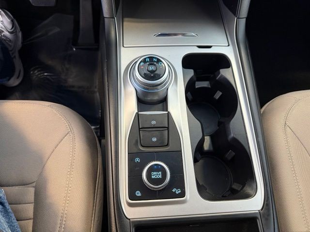 Ford Explorer Vehicle Full-screen Gallery Image 16