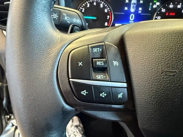 Ford Explorer Vehicle Full-screen Gallery Image 18