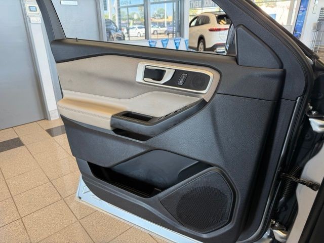 Ford Explorer Vehicle Full-screen Gallery Image 20