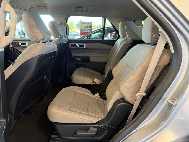 Ford Explorer Vehicle Full-screen Gallery Image 21