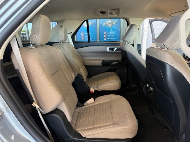 Ford Explorer Vehicle Full-screen Gallery Image 22
