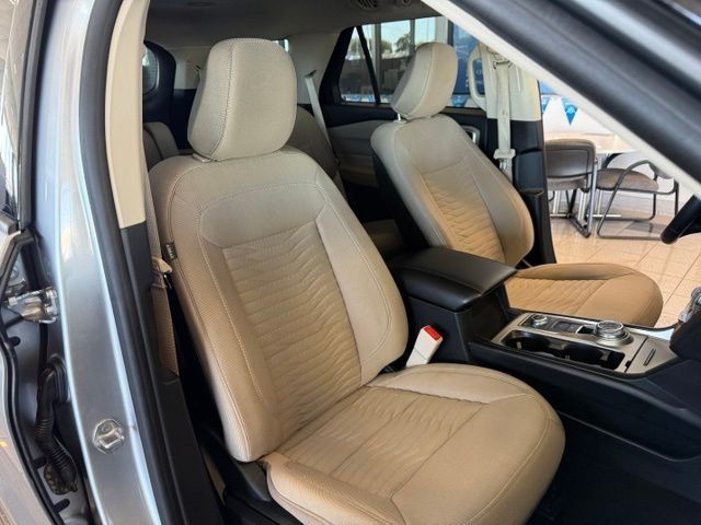 Ford Explorer Vehicle Full-screen Gallery Image 25