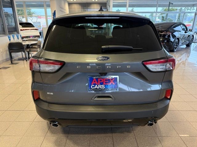 Ford Escape Vehicle Full-screen Gallery Image 04