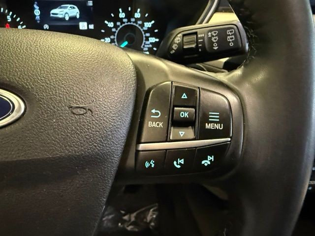 Ford Escape Vehicle Full-screen Gallery Image 18