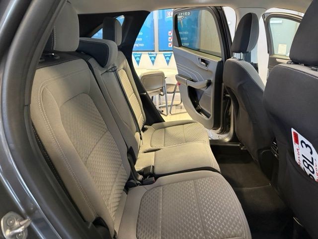 Ford Escape Vehicle Full-screen Gallery Image 24