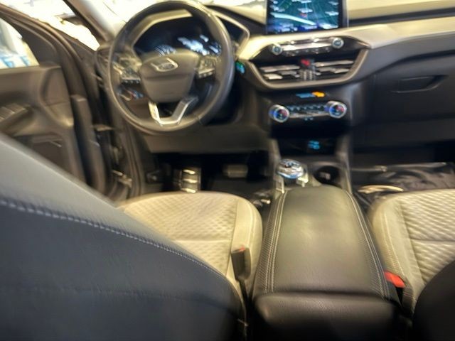 Ford Escape Vehicle Full-screen Gallery Image 25
