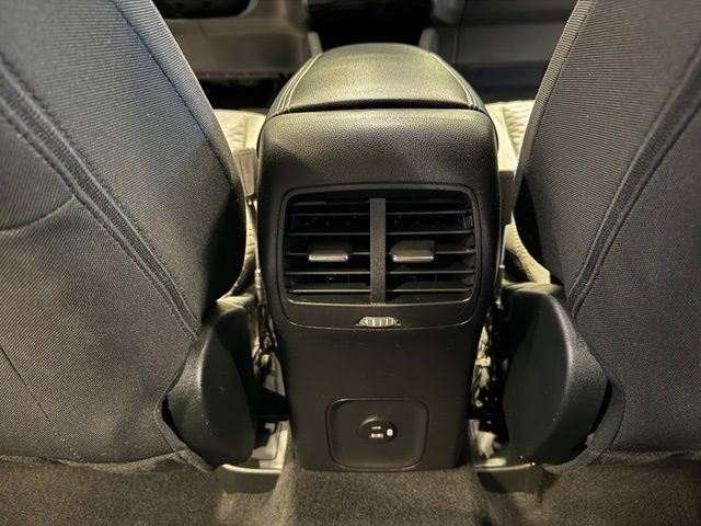 Ford Escape Vehicle Full-screen Gallery Image 26