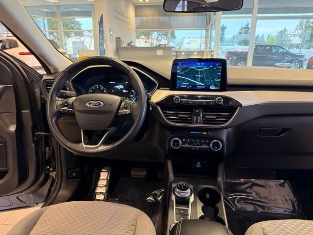 Ford Escape Vehicle Full-screen Gallery Image 27
