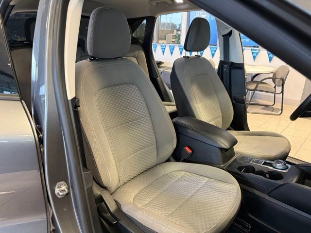 Ford Escape Vehicle Full-screen Gallery Image 28