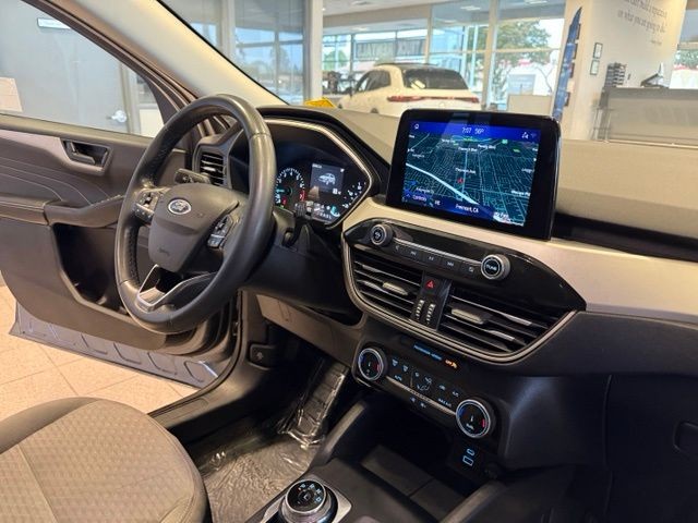 Ford Escape Vehicle Full-screen Gallery Image 29