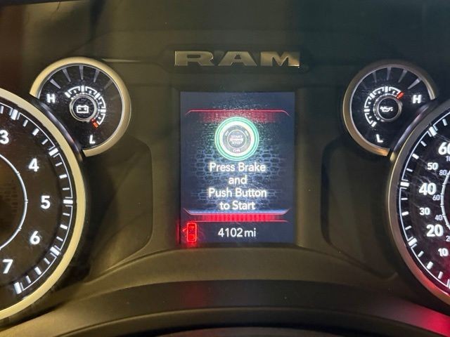 Ram 1500 Vehicle Full-screen Gallery Image 13