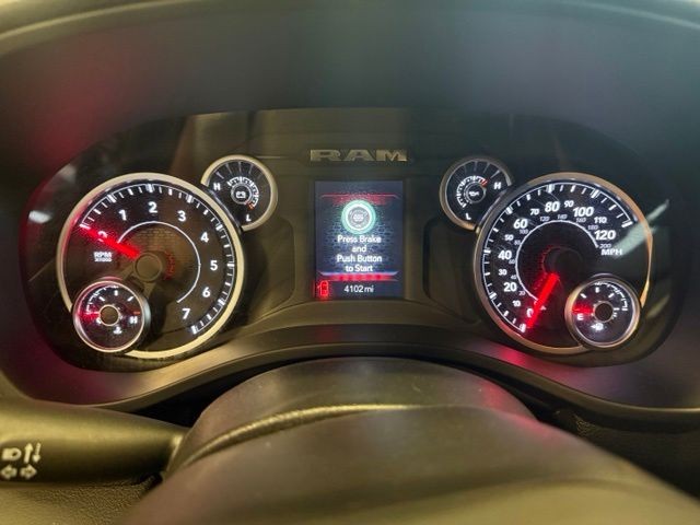 Ram 1500 Vehicle Full-screen Gallery Image 14