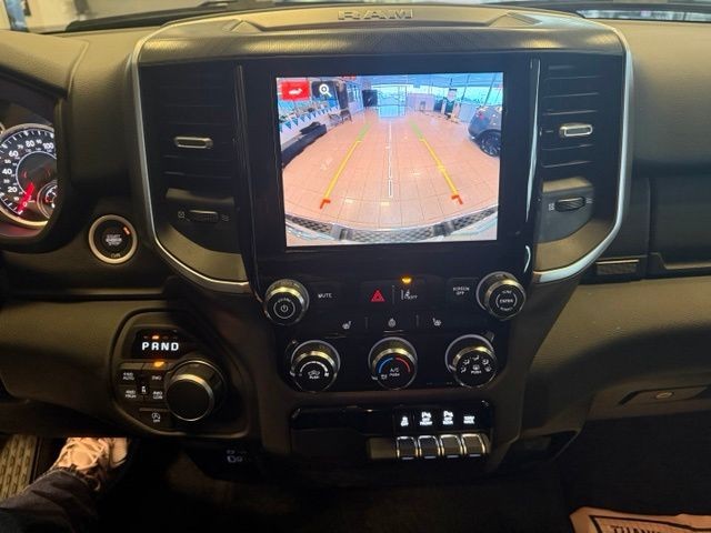 Ram 1500 Vehicle Full-screen Gallery Image 16