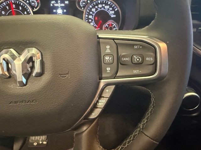 Ram 1500 Vehicle Full-screen Gallery Image 17