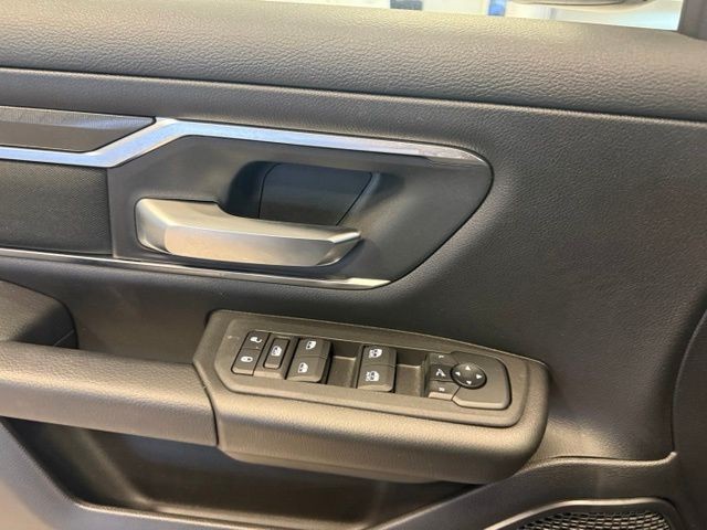 Ram 1500 Vehicle Full-screen Gallery Image 20