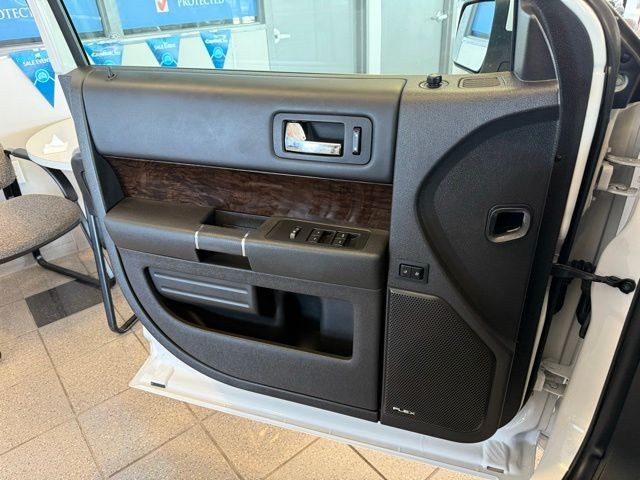 Ford Flex Vehicle Full-screen Gallery Image 21