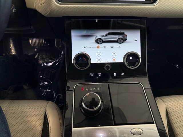 Land Rover Range Rover Velar Vehicle Full-screen Gallery Image 14