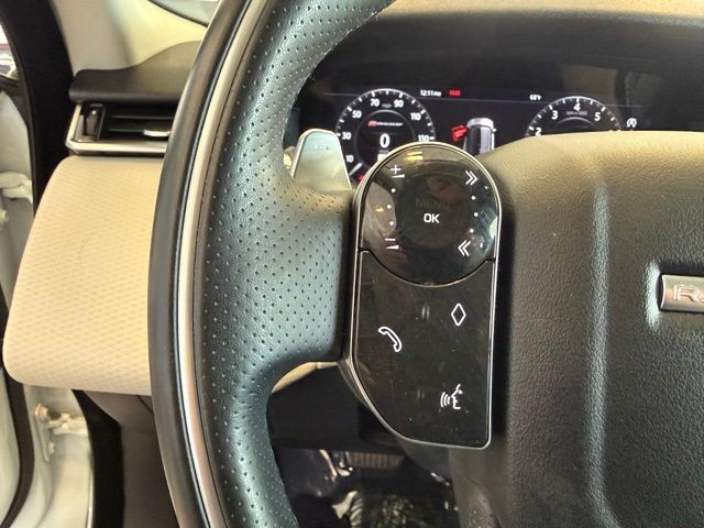 Land Rover Range Rover Velar Vehicle Full-screen Gallery Image 16