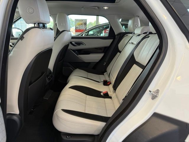 Land Rover Range Rover Velar Vehicle Full-screen Gallery Image 20