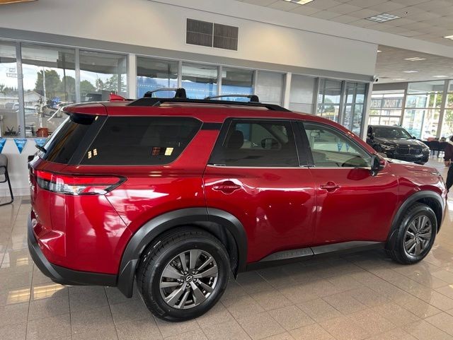 Nissan Pathfinder Vehicle Full-screen Gallery Image 04