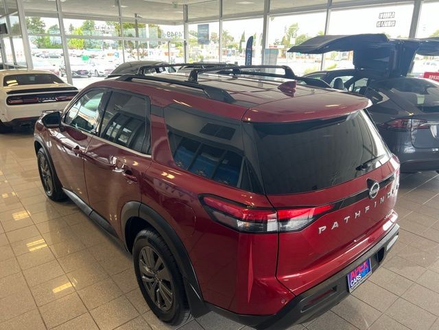 Nissan Pathfinder Vehicle Full-screen Gallery Image 09