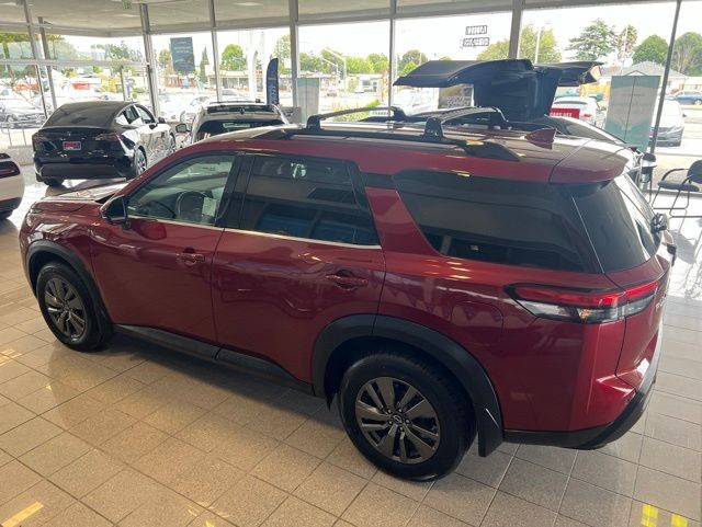 Nissan Pathfinder Vehicle Full-screen Gallery Image 11