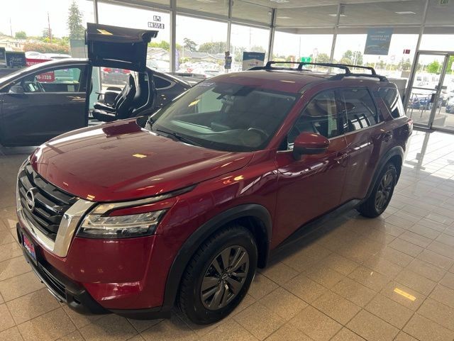 Nissan Pathfinder Vehicle Full-screen Gallery Image 12