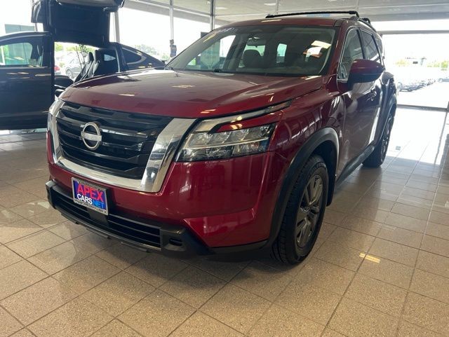 Nissan Pathfinder Vehicle Full-screen Gallery Image 14