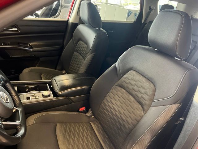 Nissan Pathfinder Vehicle Full-screen Gallery Image 17