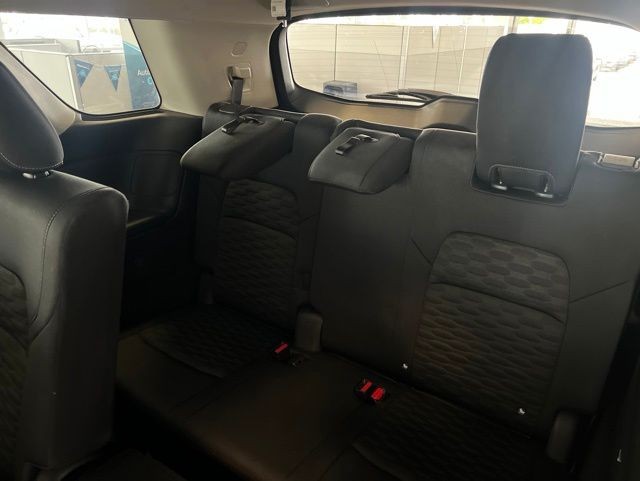 Nissan Pathfinder Vehicle Full-screen Gallery Image 20
