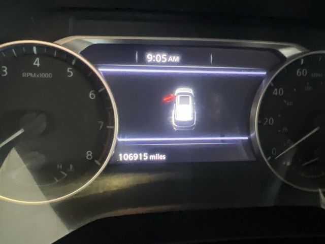 Nissan Pathfinder Vehicle Full-screen Gallery Image 26