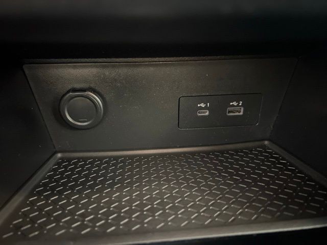 Nissan Pathfinder Vehicle Full-screen Gallery Image 29
