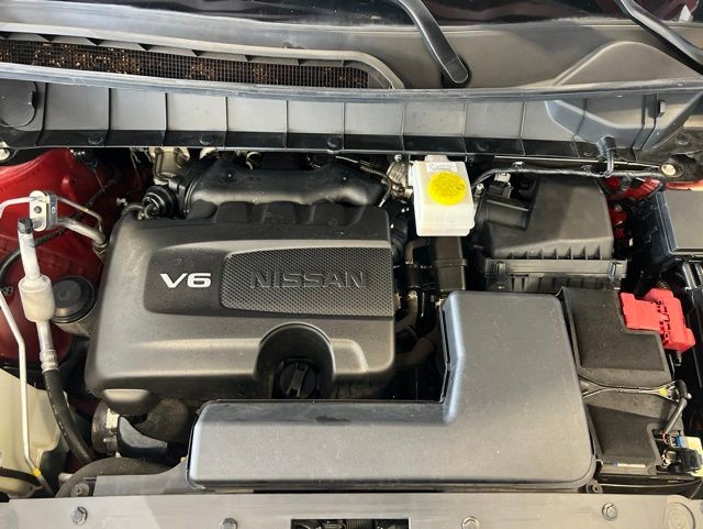 Nissan Pathfinder Vehicle Full-screen Gallery Image 35