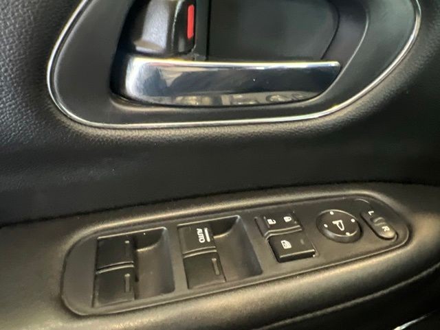 Honda HR-V Vehicle Full-screen Gallery Image 23