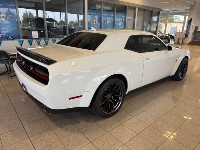 Dodge Challenger Vehicle Full-screen Gallery Image 03