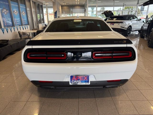 Dodge Challenger Vehicle Full-screen Gallery Image 04