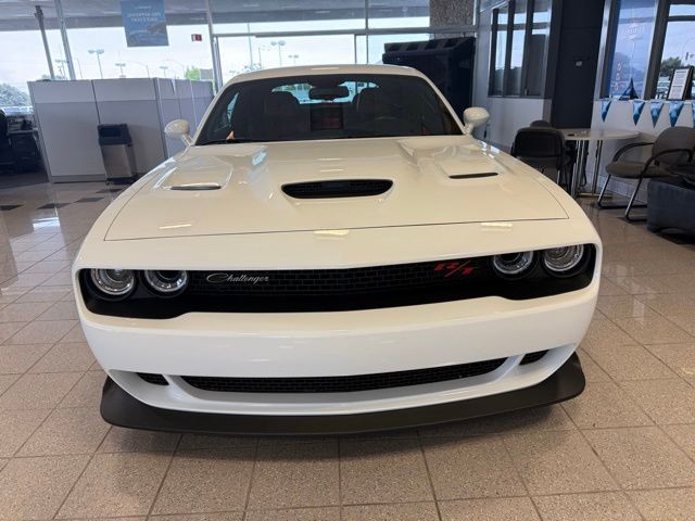 Dodge Challenger Vehicle Full-screen Gallery Image 07