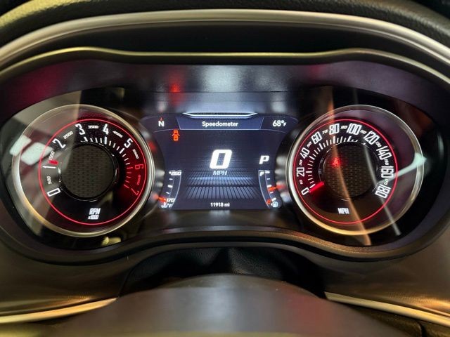Dodge Challenger Vehicle Full-screen Gallery Image 12