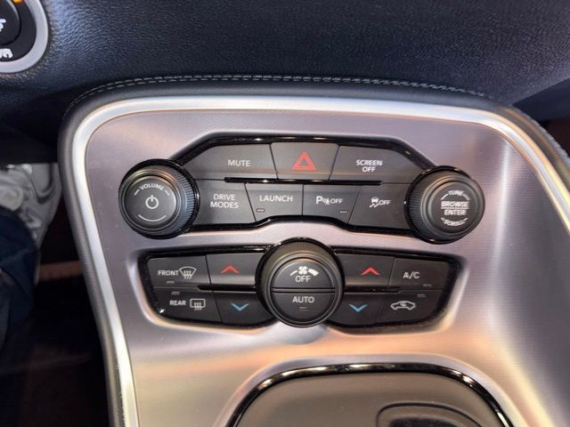 Dodge Challenger Vehicle Full-screen Gallery Image 14