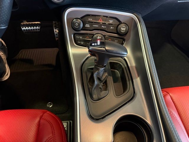 Dodge Challenger Vehicle Full-screen Gallery Image 15