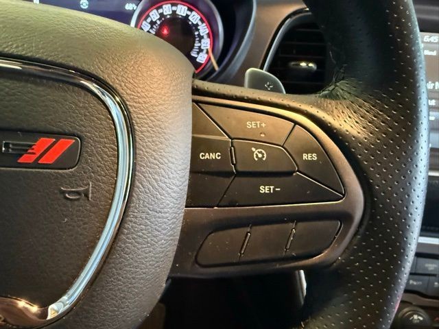 Dodge Challenger Vehicle Full-screen Gallery Image 16