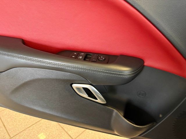 Dodge Challenger Vehicle Full-screen Gallery Image 17