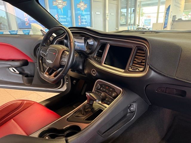 Dodge Challenger Vehicle Full-screen Gallery Image 24