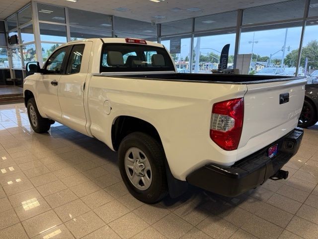 Toyota Tundra Vehicle Full-screen Gallery Image 06