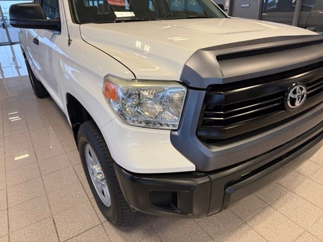 Toyota Tundra Vehicle Full-screen Gallery Image 09