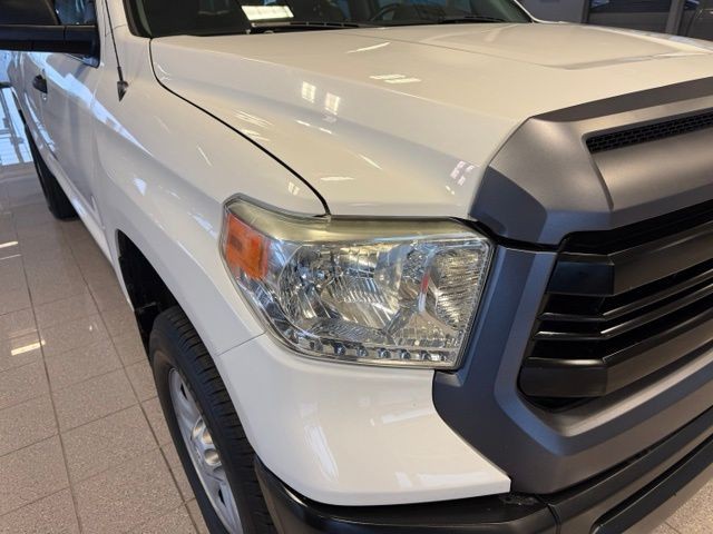 Toyota Tundra Vehicle Full-screen Gallery Image 10