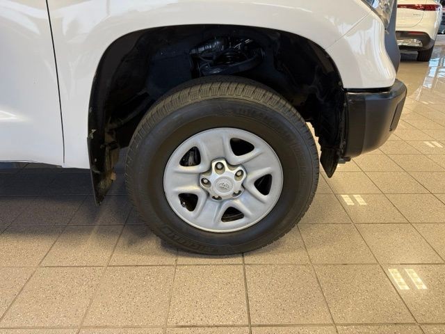 Toyota Tundra Vehicle Full-screen Gallery Image 11