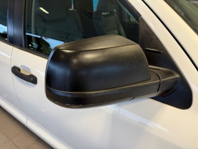 Toyota Tundra Vehicle Full-screen Gallery Image 12