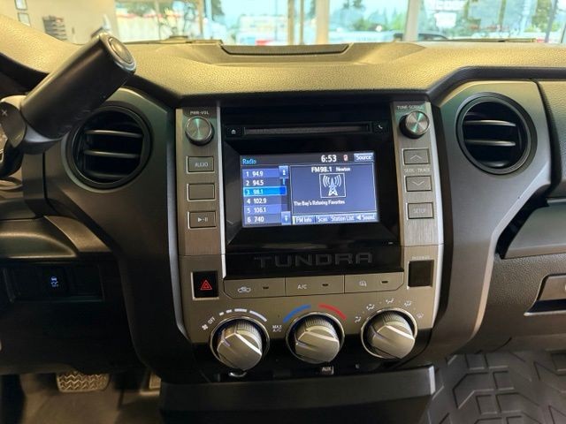 Toyota Tundra Vehicle Full-screen Gallery Image 16