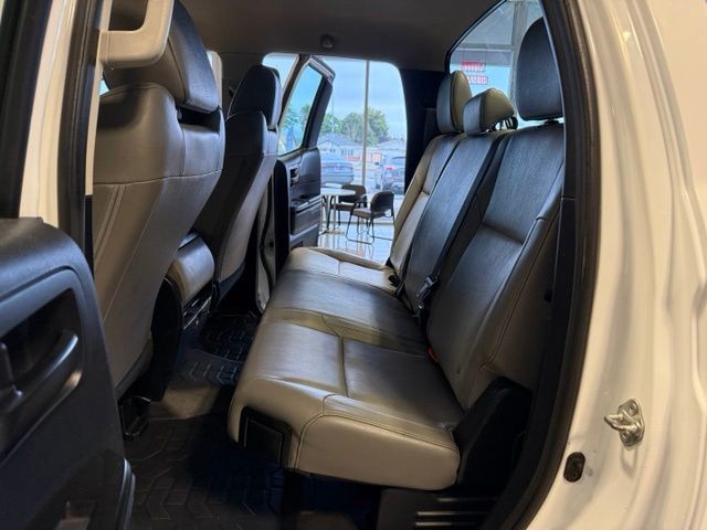 Toyota Tundra Vehicle Full-screen Gallery Image 18